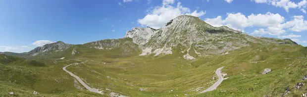 高山湖色